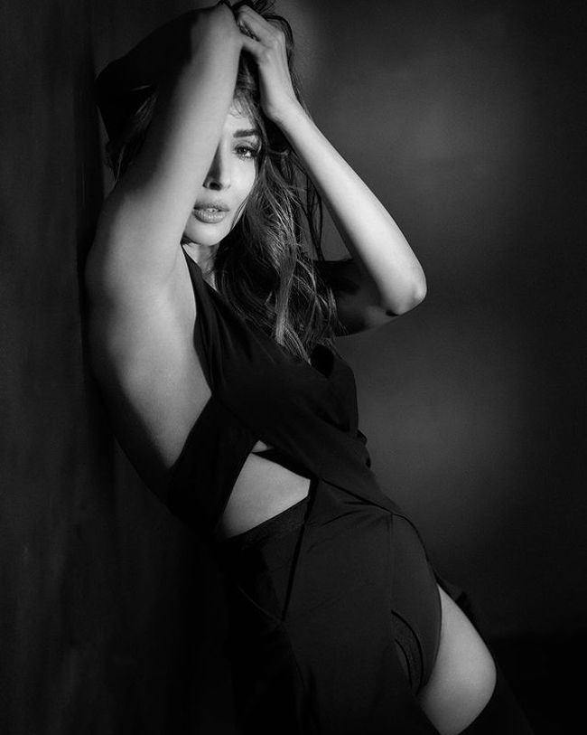 Staggering Poses Of Malaika Arora In Black